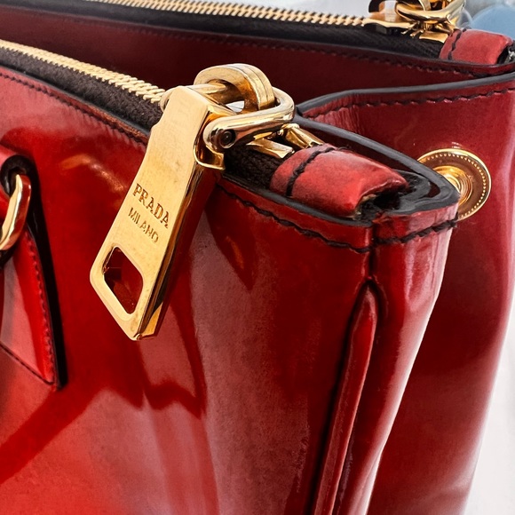 Large Galleria Patent Leather Bag in gradient burnt orange w/ gold tone hardware - Picture 7 of 15